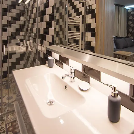 Four Seasons Apartment